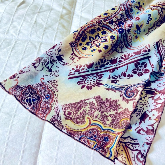 WOMEN’S COLD SHOULDERS BEAUTIFUL TOP SIZE 2X. SOFT FEMININE, COLORFUL FLORALS - Picture 9 of 16